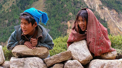 Hitenkinder im Humla Karnali Tal in Nepal